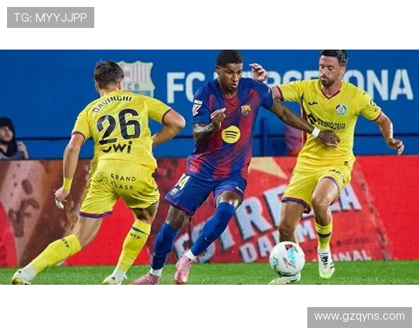 成熟魅力男足球明星展现霸气风范的完美瞬间 成熟魅力男足球明星展现霸气风范的完美瞬间