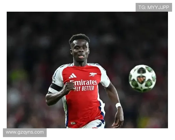 足球明星对球迷的冷漠态度引发广泛争议与失望情绪