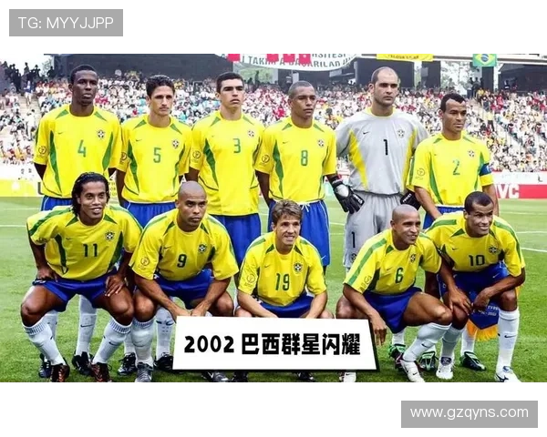 巴西足球明星全队签名足球珍品展现足球文化魅力